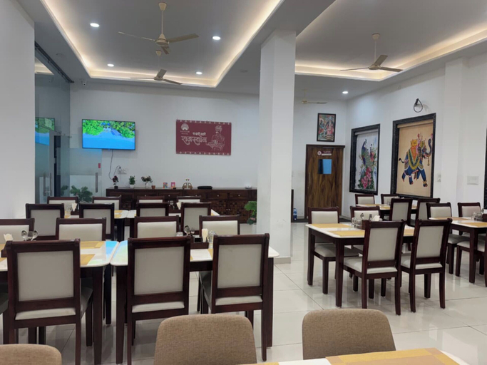 Food & Drinks 5, Mayoor Hotel, Jhunjhunun