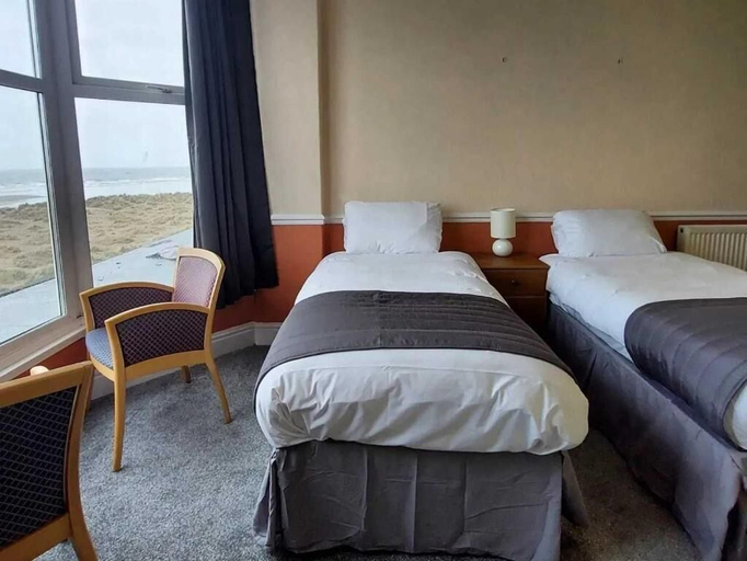 Bedroom 2, The Sandbanks, Gwynedd
