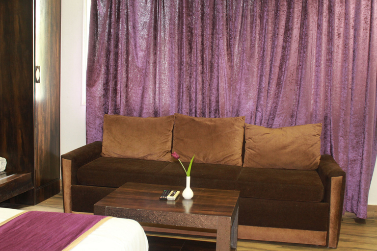 Others 5, Hotel Planet Four, Pune