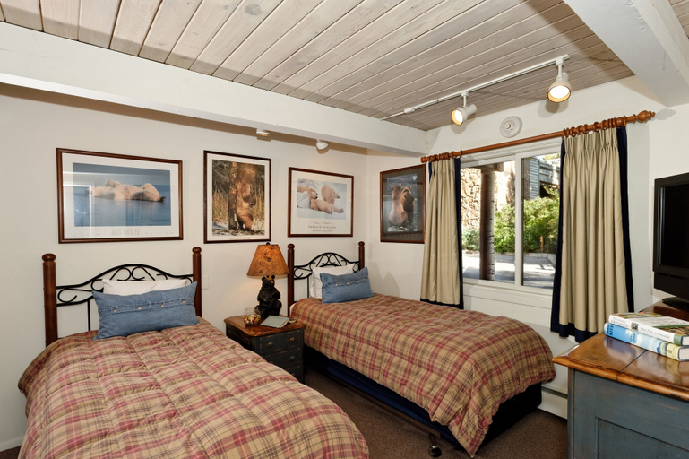 Room 3, Comfortable & Modern 2 Bedroom Apartments - Right on the Slopes!, Pitkin