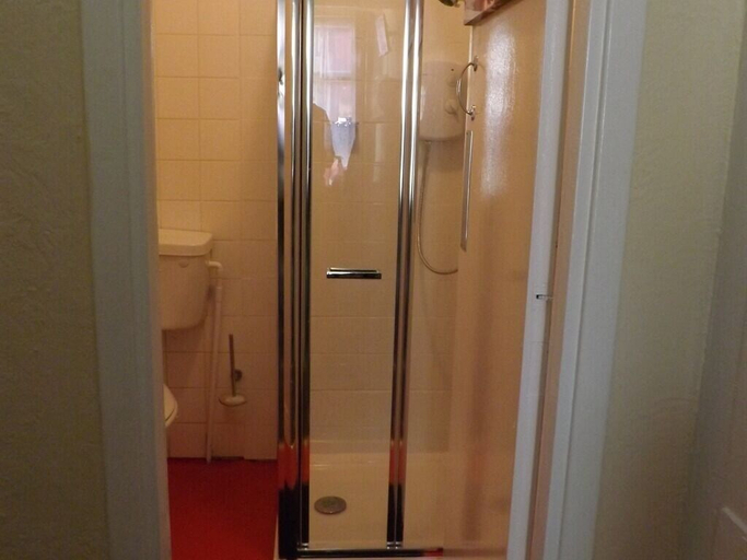 Bathroom 3, Thistle Dhu Guest House, Blackpool