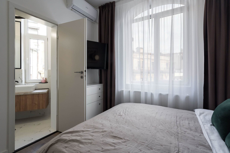 Room 4, Elegant & Bright 2BR - Steps From Old Town, Municipiul Bucuresti