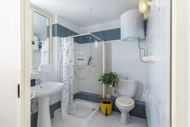 Bathroom 2, SwieqiStay room5 shared bath - Paceville