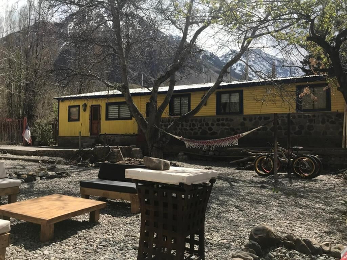 Front of property 5, Hostal Piolet, Cordillera