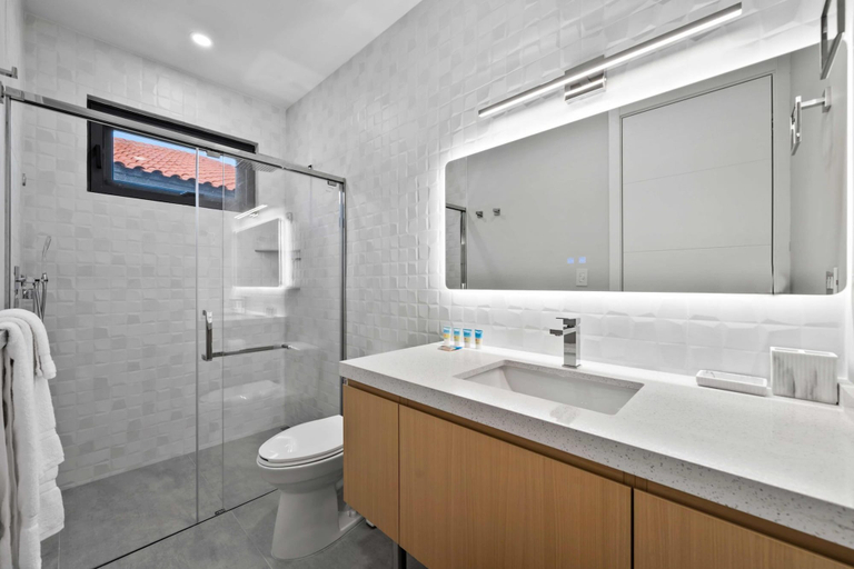 Bathroom 4, Safir 40