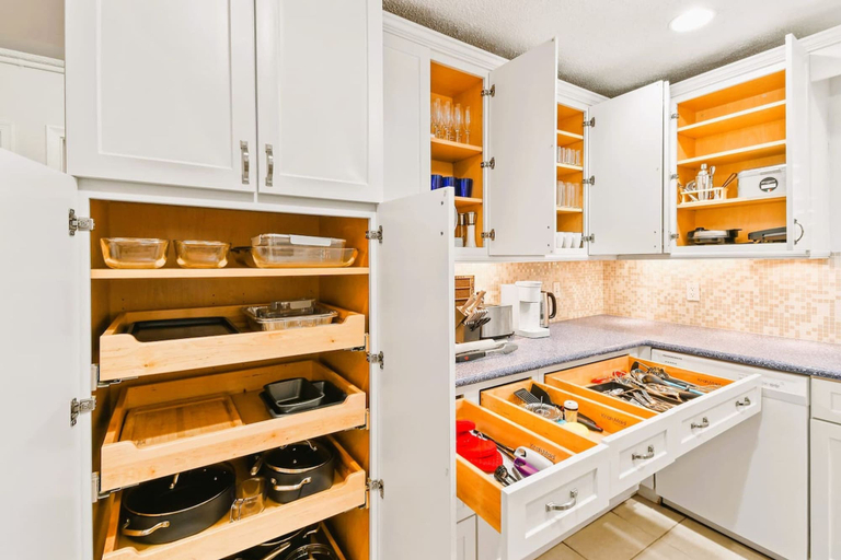 Room 2, Luxury Sleeps 12 Kings Pool 2 Hot Tubs, Palm Beach