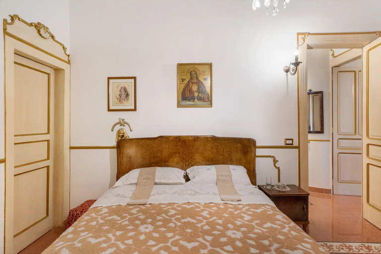 Bedroom 2, B&B Salerno Royal Suite Central Station, Salerno