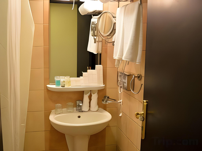 Bathroom 5, Durrat Al Eiman Hotel, Al Madinah Al Munawwarah