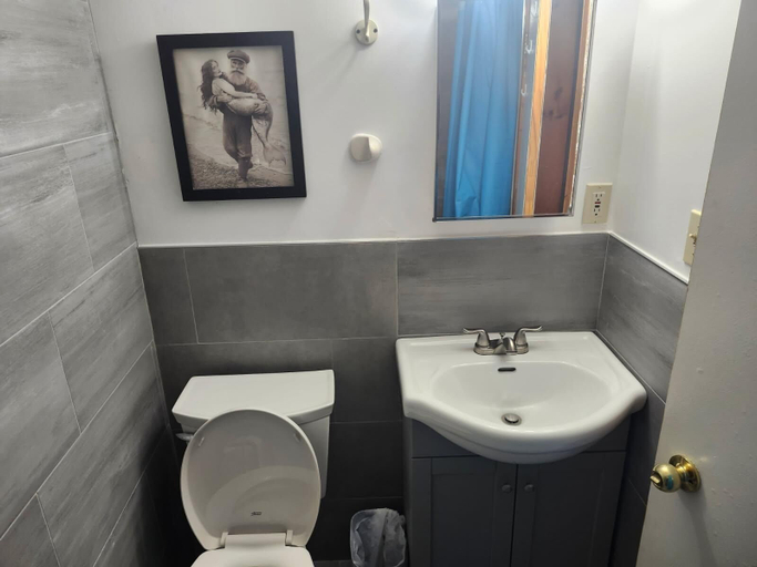 Bathroom 3, Lakeside Village Park Motel, Chatham-Kent