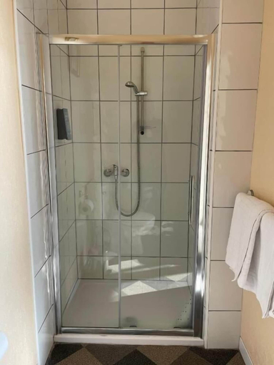 Bathroom 3, The Sandbanks, Gwynedd