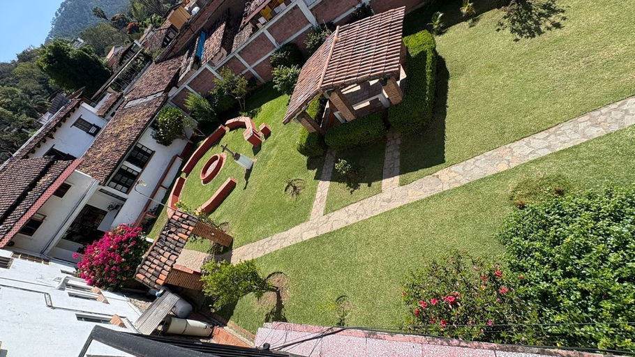 Property grounds 2, Hotel Calli Yoloiztac, Valle de bravo, Valle de Bravo
