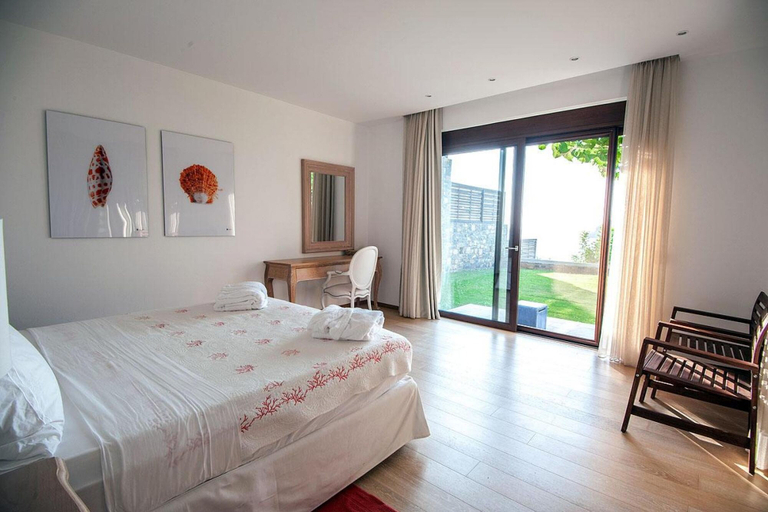 Room 2, Beach Access 5 Bedroom Villa, Crete
