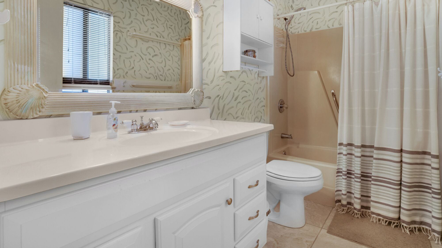 Bathroom 4, Hidden Beach Villas, Walton