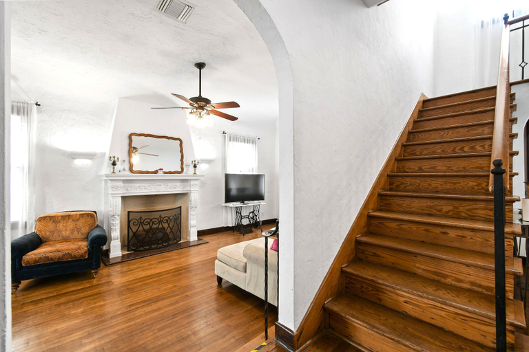 Room 3, 1926 Mediterranean Home with Heated Pool Sleeps 12, Palm Beach