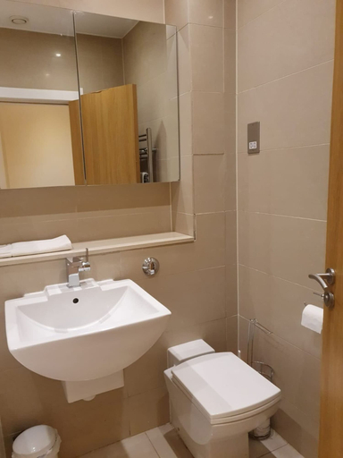 Bathroom 4, Infinity PartyPadsLiverpool Hen and Stag Welcome, Sefton
