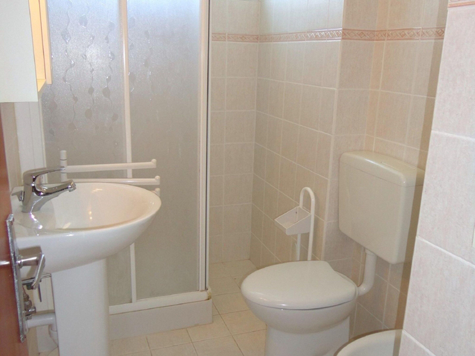 Bathroom 3, Elegant Group Stay Near Caorle, Venezia