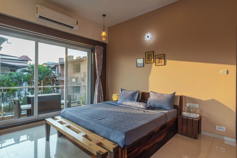 Room 4, Neo Retro, Pune