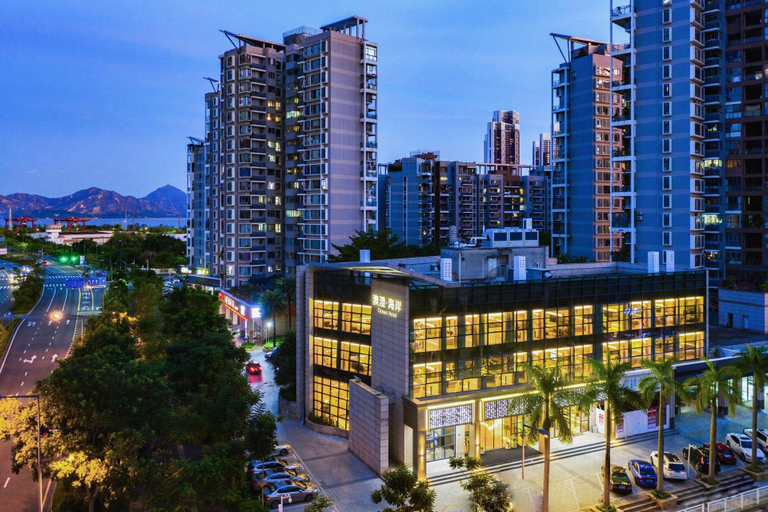 Exterior & Views