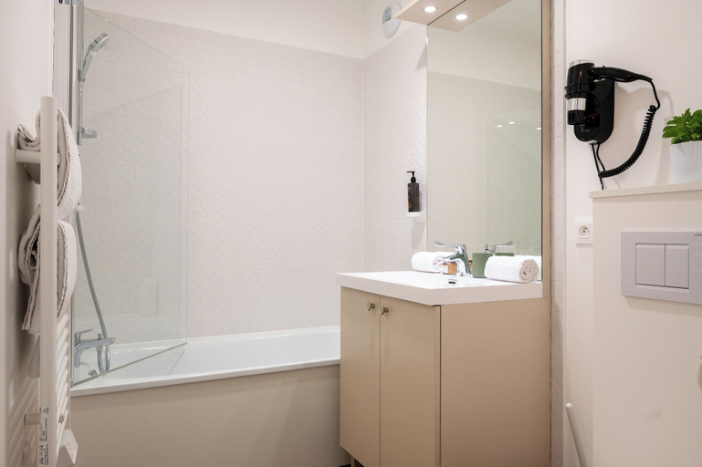 Bathroom 4, Nemea Appart Hotel Bordeaux Pessac, Gironde