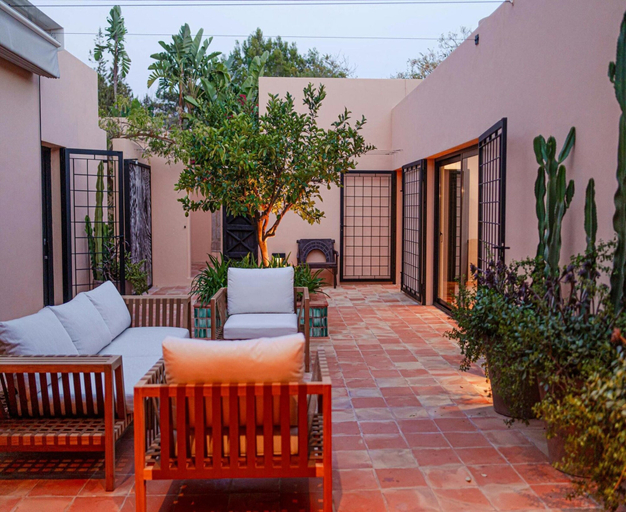 Balcony 5, Serene Holiday Home in Good Atmosphere, Baleares