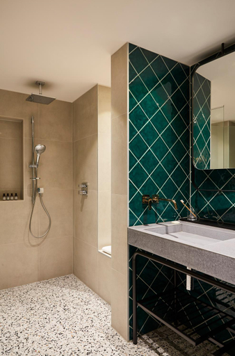 Bathroom 2, Hotel Indigo Berlin East Side Gallery By IHG, Berlin