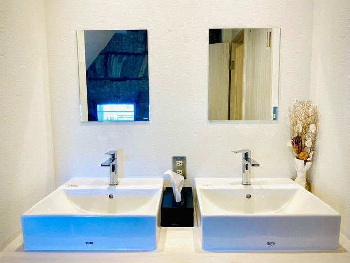 Bathroom, Cafe Bar & Inn - Stone and Iron, Otaru