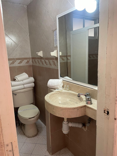Bathroom 3, Hotel Vistamar, Mazatlán