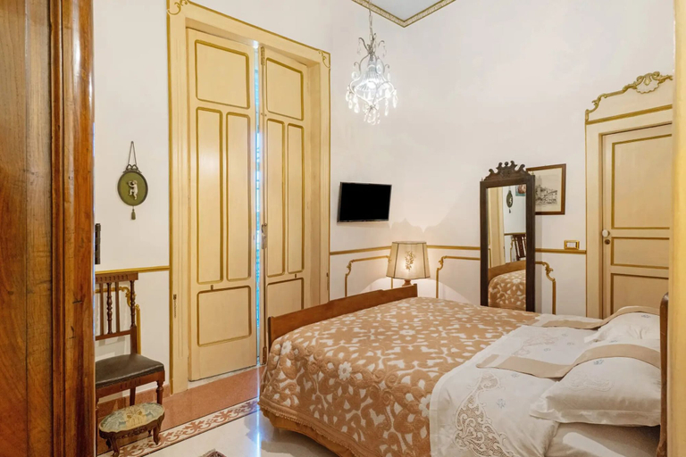 Bedroom 4, B&B Salerno Royal Suite Central Station, Salerno