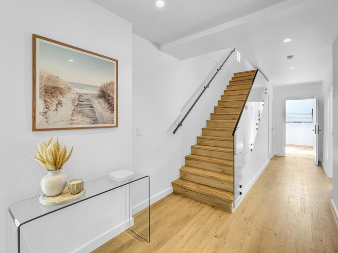 Interior view 4, Modern 4-Bed Townhouse with Water Views, Eurobodalla