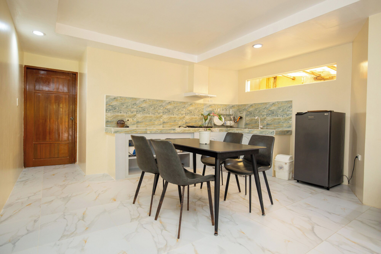 Others 4, Vilus Place, Malay