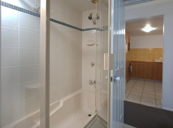 Bathroom 3, Bila Vista Kirra Beachside Apartments, Gold Coast