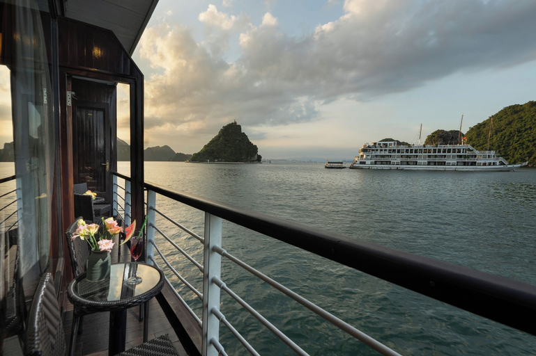 Terrace/patio 4, Mila Lux Cruise, Hạ Long