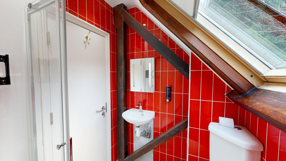 Bathroom 4, High Tor Hotel, Derbyshire