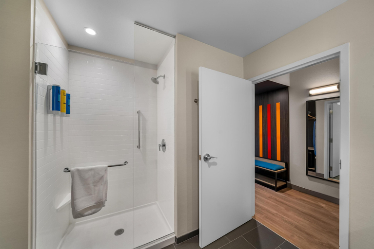 Bathroom 4, Tru By Hilton Brockton, Plymouth