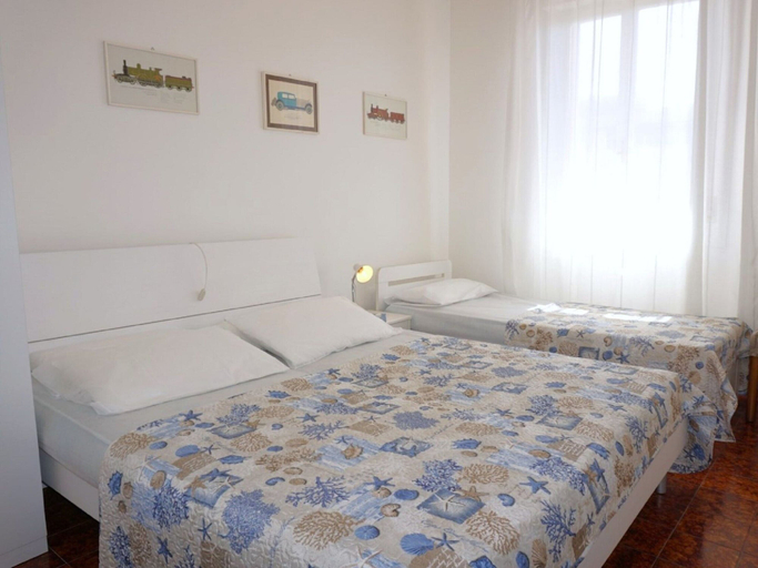 Bedroom 4, Apartment in Porto Santa Margherita by Beach, Venezia