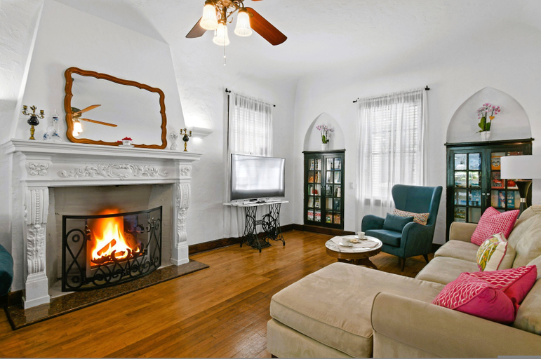 Room 2, 1926 Mediterranean Home with Heated Pool Sleeps 12, Palm Beach