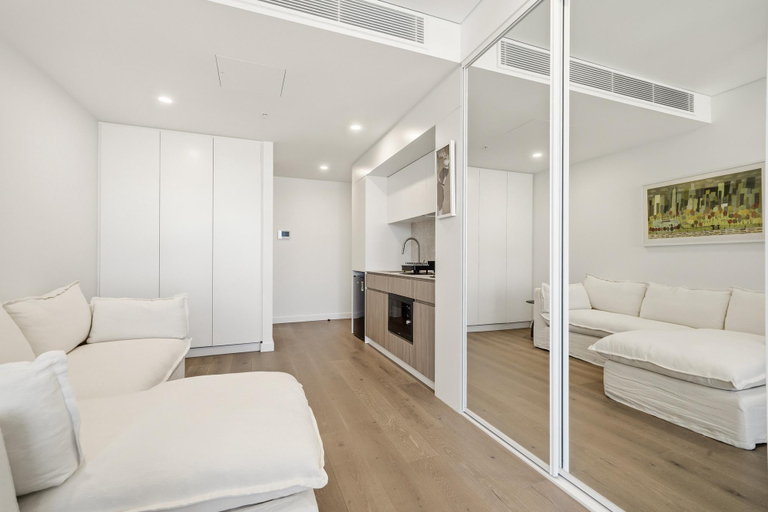 Separate living room 3, Coastal Apartment With Rooftop Pool, Fremantle