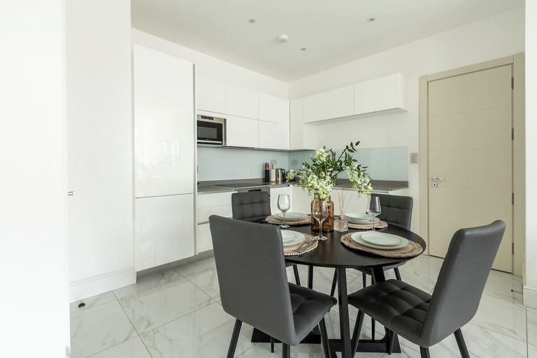 Others 5, Stylish 2-bedroom Marylebone Retreat, London