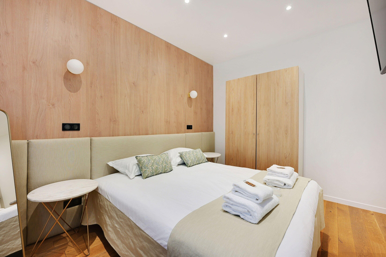 Room 3, Private Terrace Apartment -1bdr/ 6p-sacra-ca\"ur, Paris