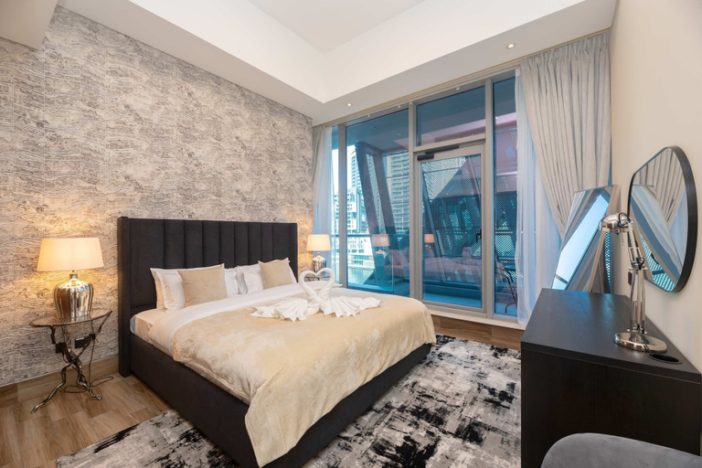 Room 2, LUX Waterfront 1BR Near B.khalifa, Dubai