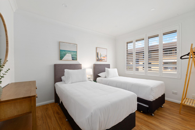 Bedroom 2, Bright 2-Bedroom Apartment Near Coogee Beach, Sydney