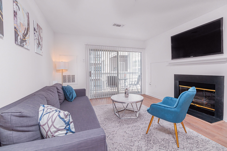 Room 4, VA - Avalon - Apt 302, Fairfax