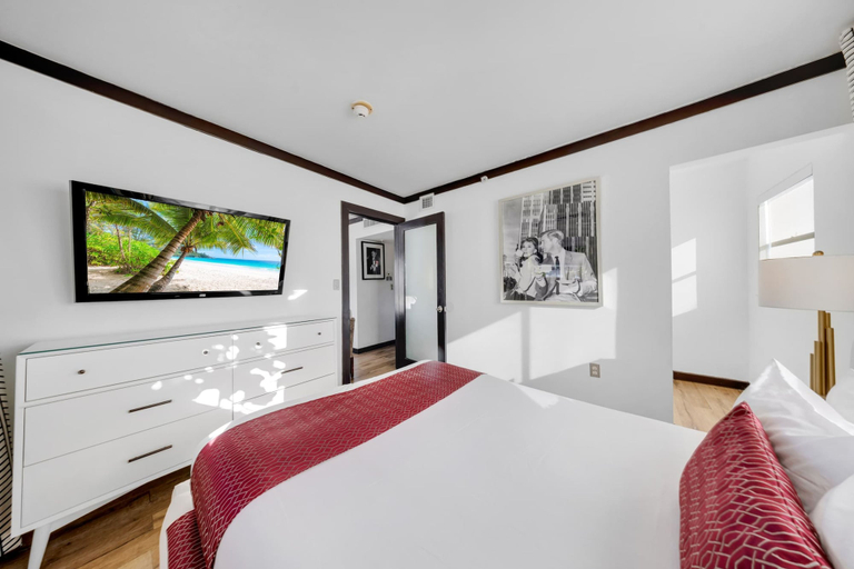 Room 4, Two Bedroom Suites South Beach, Miami-Dade