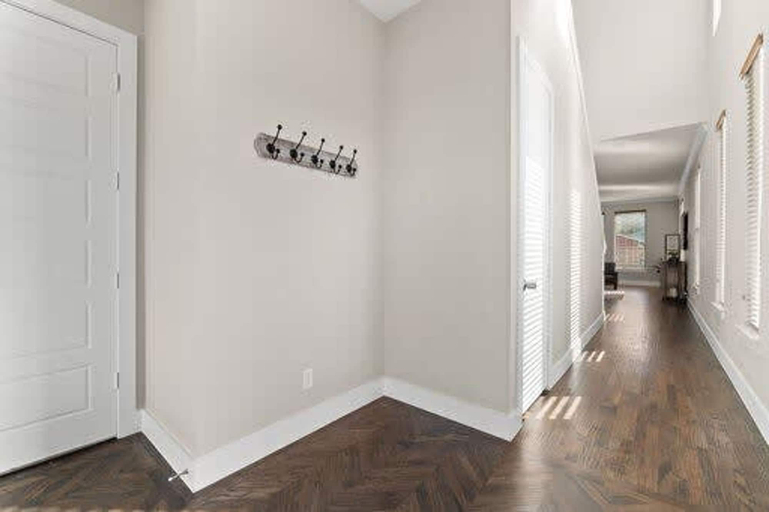 Room 3, Trinity Groves Retreat Large Modern 5 BR Home, Dallas