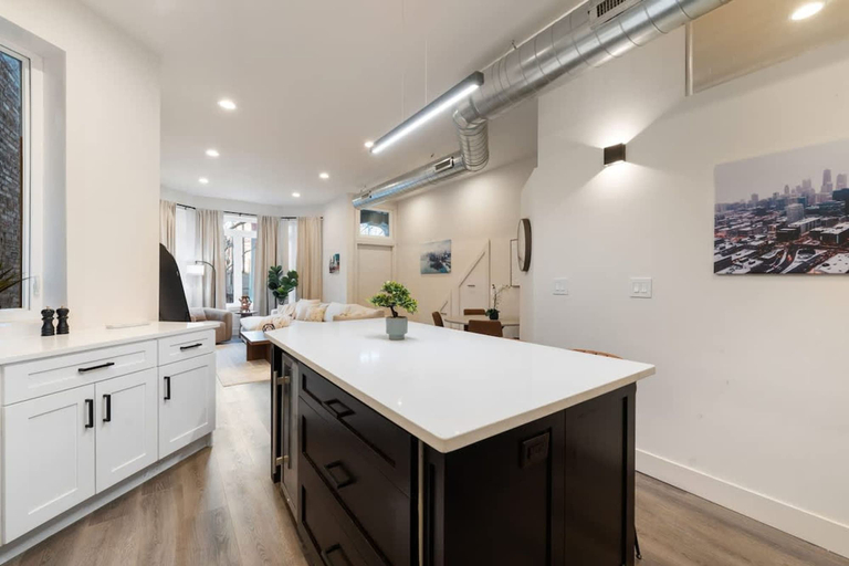 Room 5, Wicker Park Luxe 2BR 2BA Condo, Cook