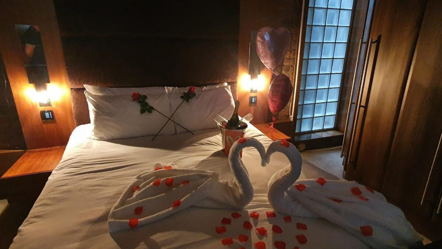 Bedroom 3, The Famous Floor Sleeps 26 and Group Acc Sleeps30, Sefton