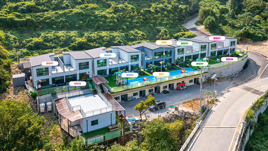 Exterior & Views