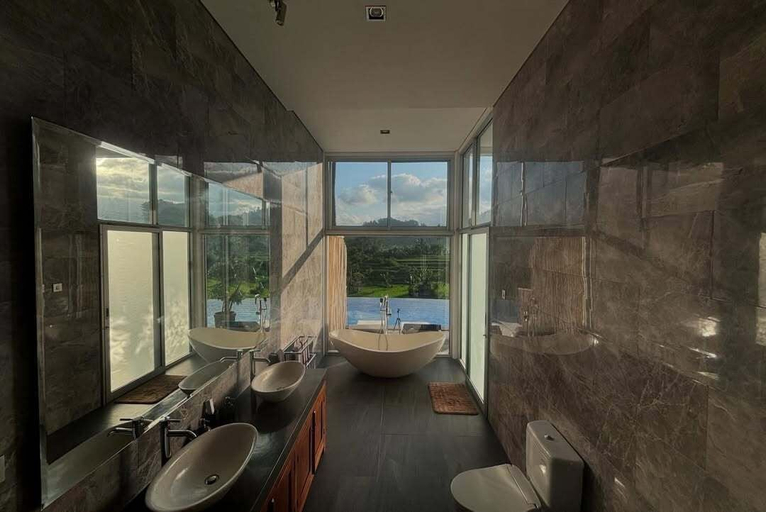 Bathroom, Villa Di Bias, Karangasem