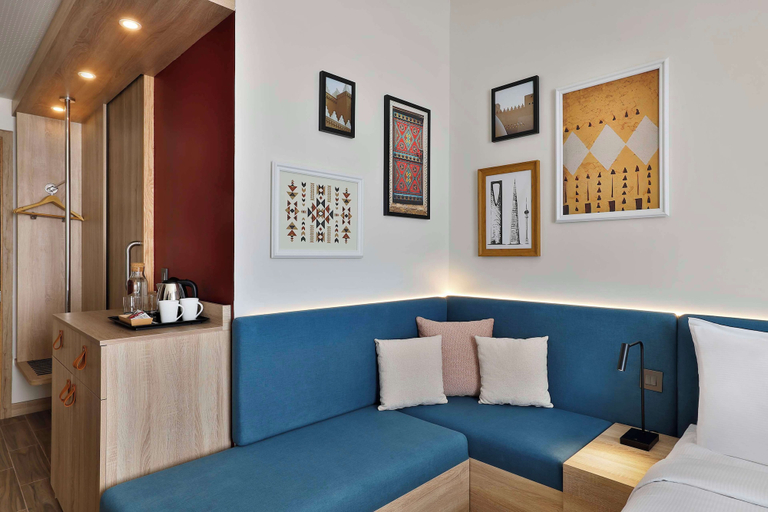 Bedroom 3, Hampton By Hilton Neom Community 2