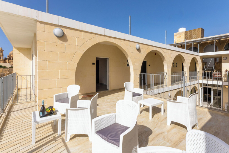 Lobby sitting area, Ta'Battista B&B with pool Ix-Xwejni